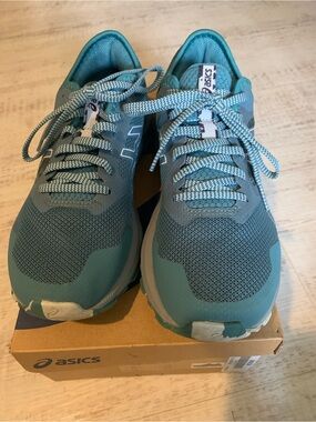 ASICS Gel-Excite Trail EUC size 8.5 EU 40
No flaws